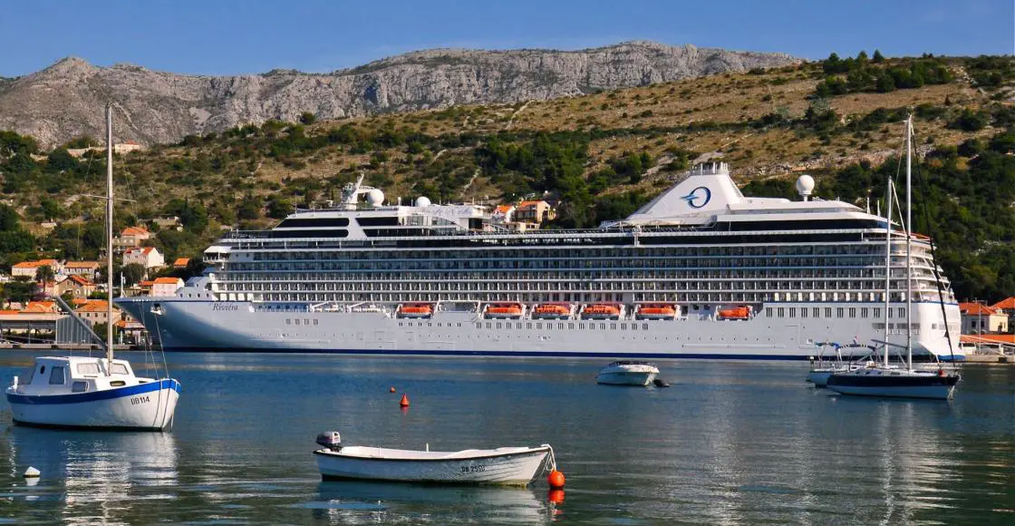 oceania cruises riviera current location